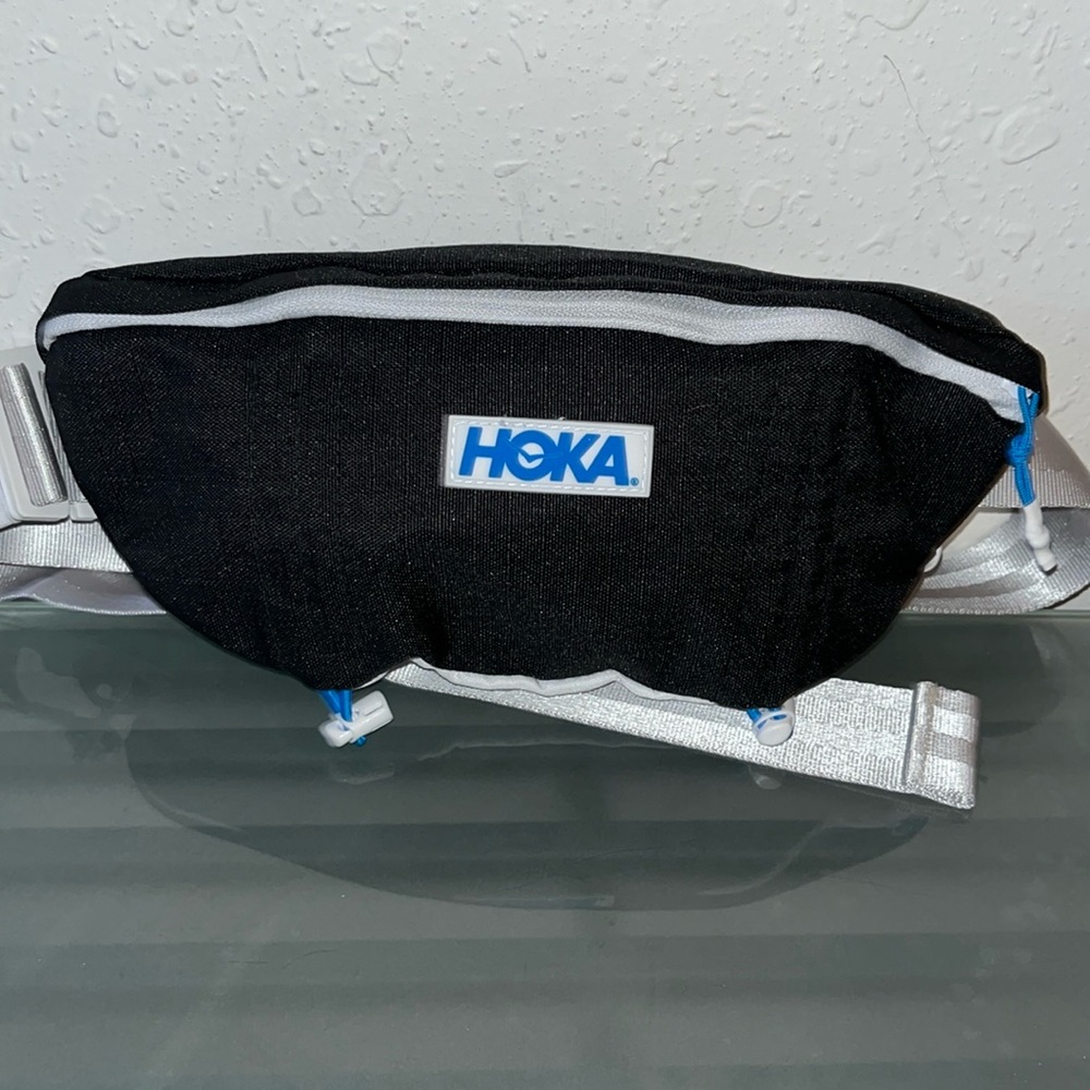 NWOT Hoka Black & White Waistpack Fanny Pack Bag Pockets Hiking Outdoor